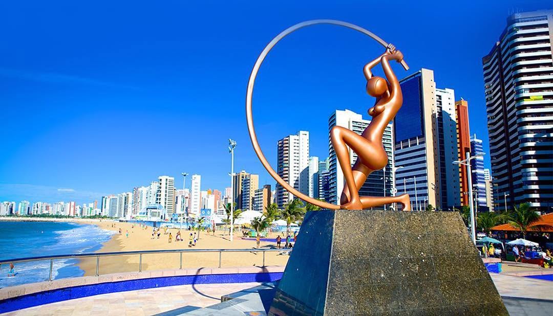Estátua da Mulher de Bronze na Beira-Mar de Fortaleza